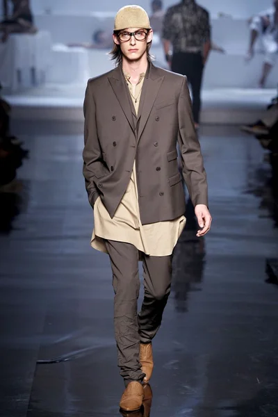 Look 13